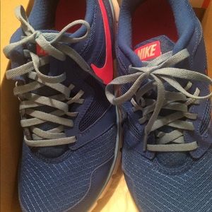 Women's Nike flex experience rn 3 size 7.5